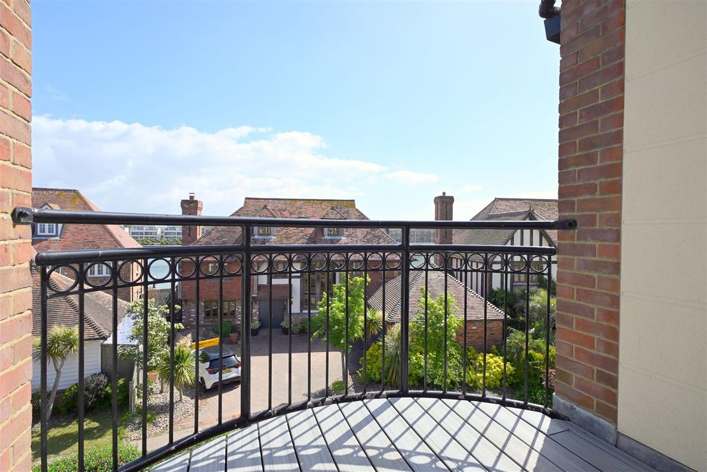 Property photo 2 of 15 Balcony