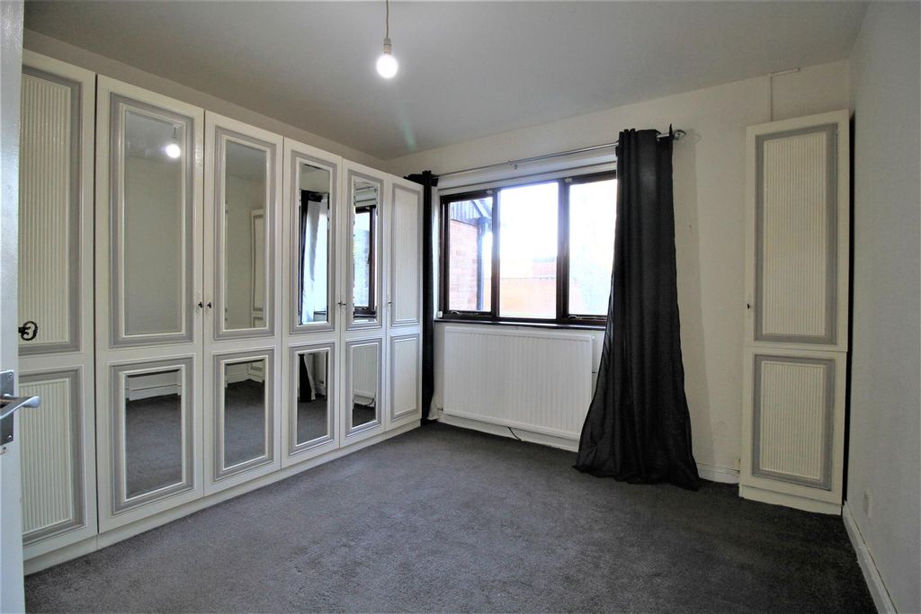 Property photo 2 of 9 Bedroom..Jpg