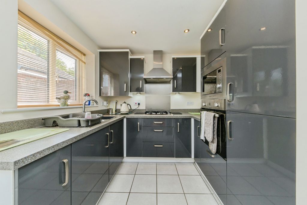 Property photo 2 of 13