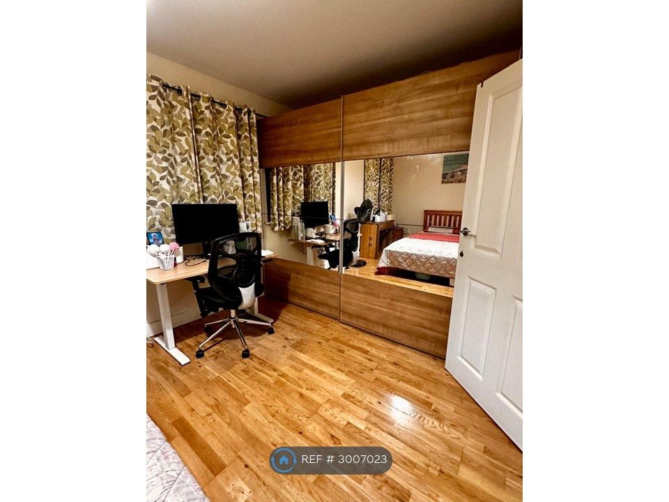 Property photo 3 of 12 Master Bedroom