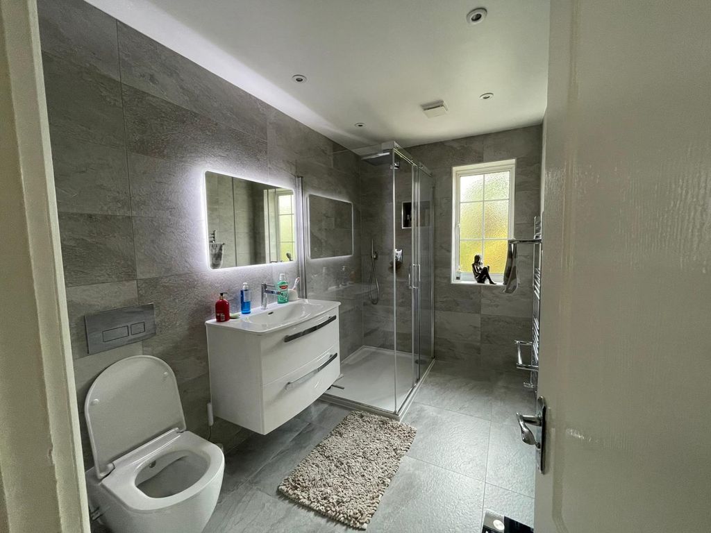 Additional image 17 of 5 bed terraced house to rentLodge Close, Chigwell IG7