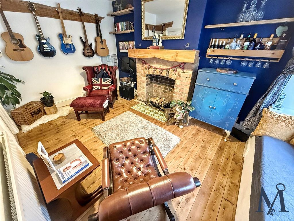 Property photo 3 of 22 Living Room