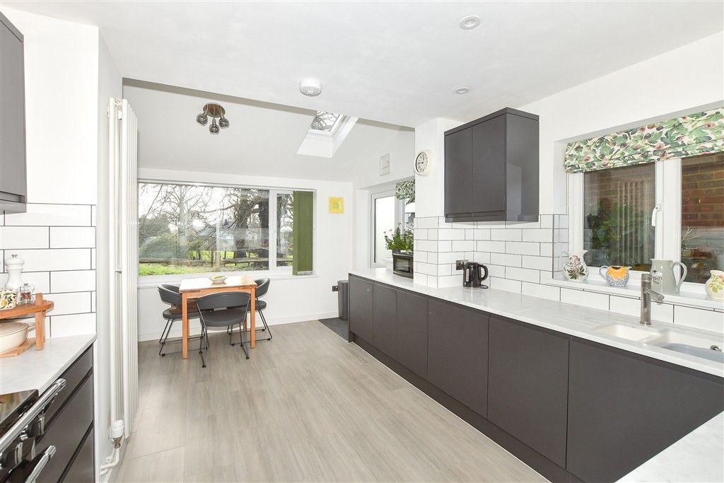 Property photo 1 of 17 Kitchen/Breakfast Room