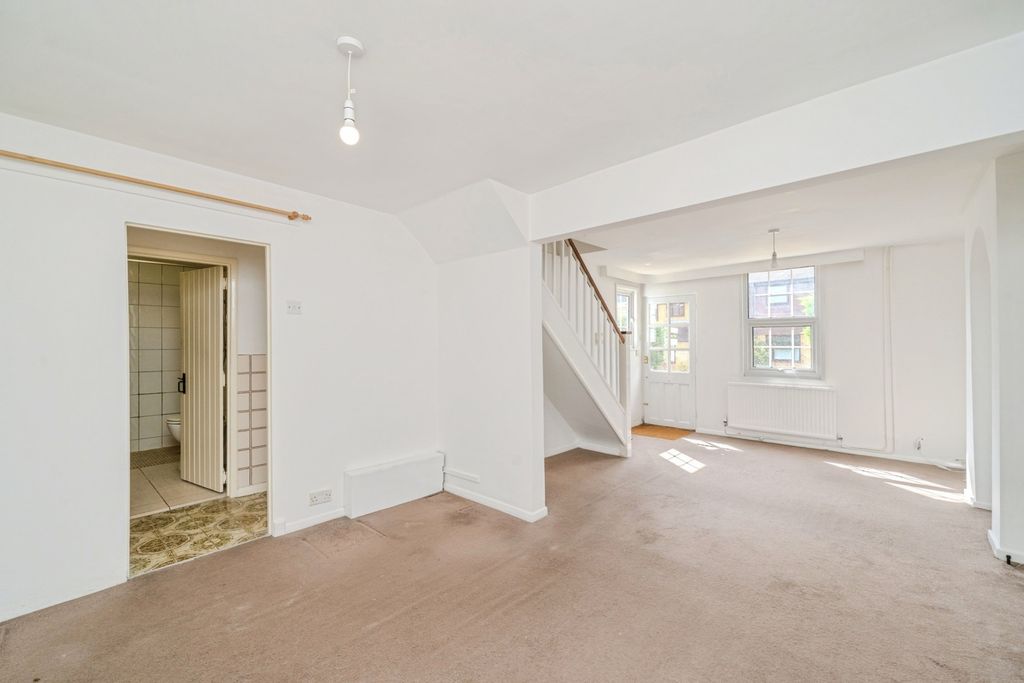 Property photo 3 of 16 Photo