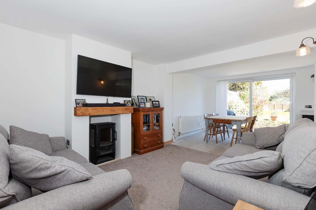 Property photo 3 of 12 Hillrise Ave_9.Jpg