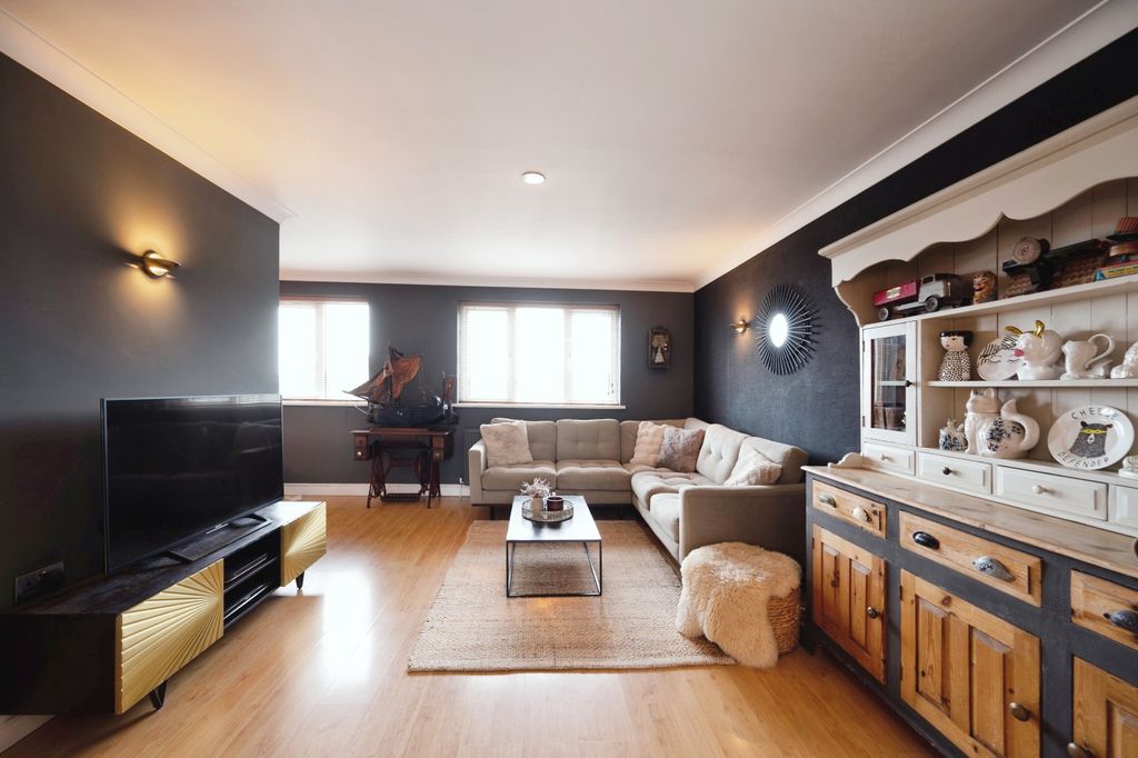 Property photo 2 of 19 Photography