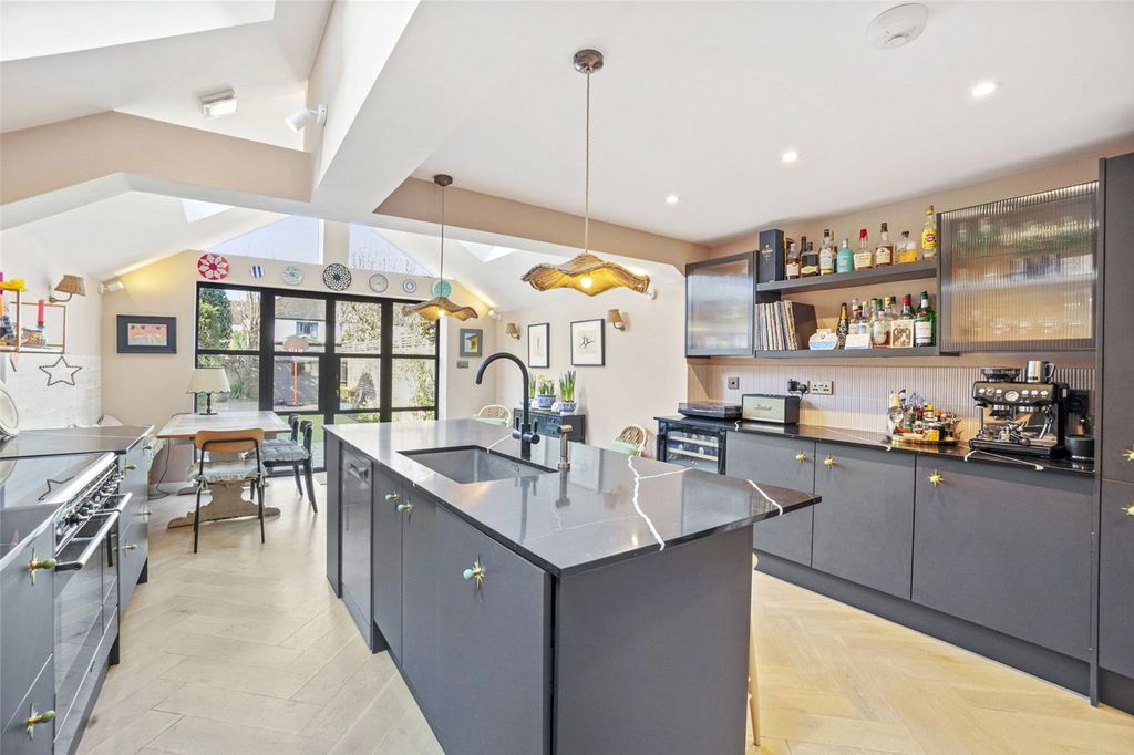 Property photo 2 of 14 Picture No. 08