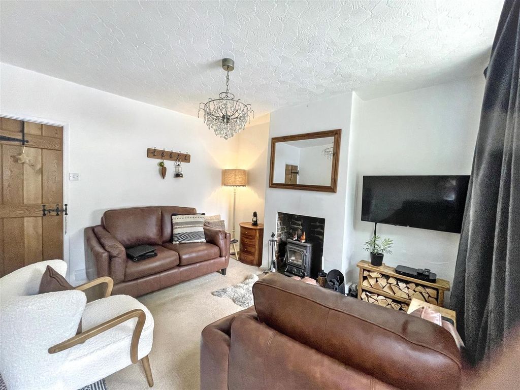 Property photo 3 of 15 20260706190501_20260706-Interior-16-Zql6Yxycsfm8Fu