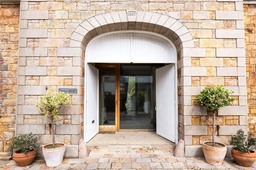 Property photo 2 of 17 External