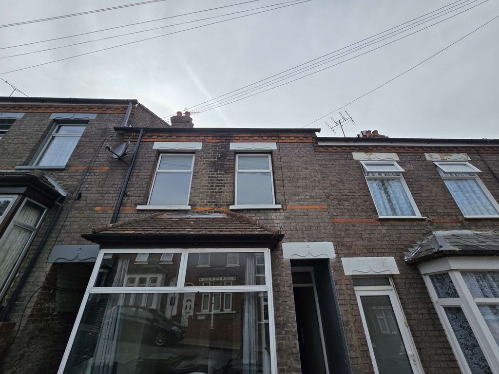 Property photo 1 of 15 Spacious 4 Bedroom House - Ideal Chain Free Investment!