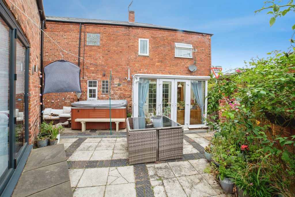 Property photo 2 of 25