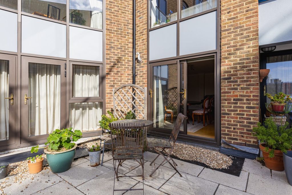 Property photo 2 of 17 Picture No. 25