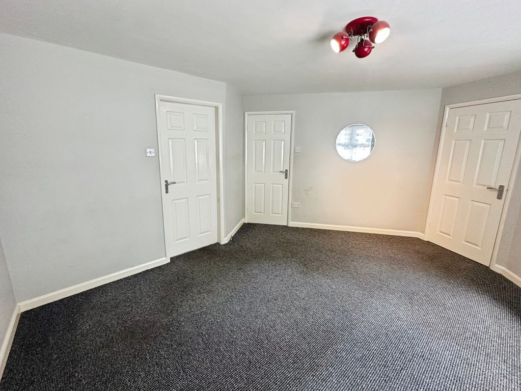 Property photo 3 of 12 Image