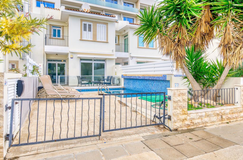 Property photo 1 of 15 Property Front