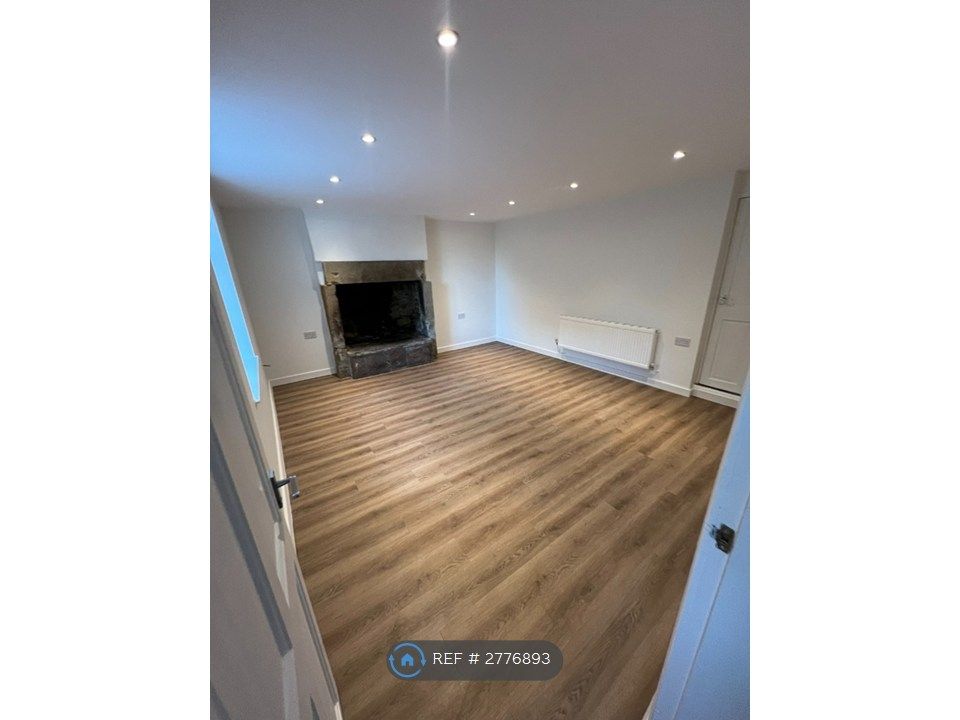 Property photo 3 of 16 Living Room