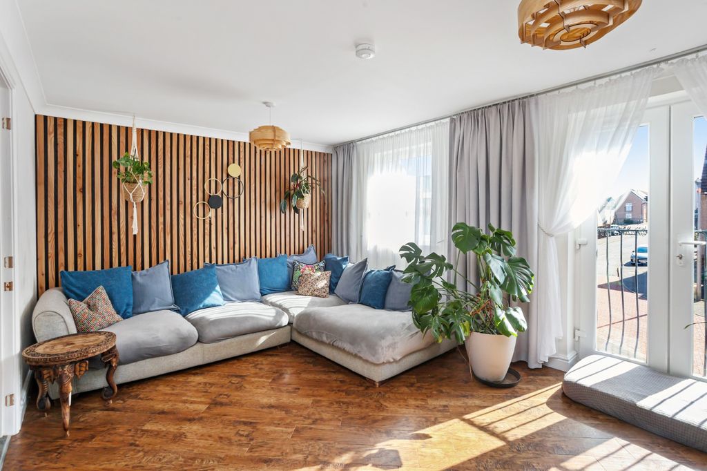 Property photo 2 of 20