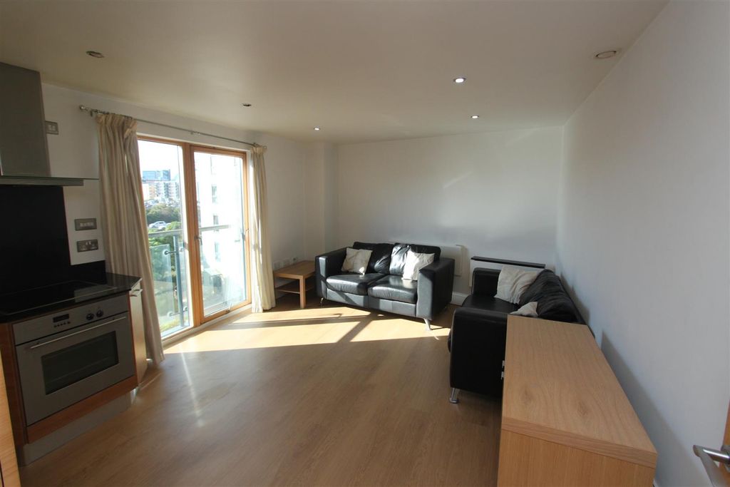 Property photo 1 of 6 Livingroom2.Jpg