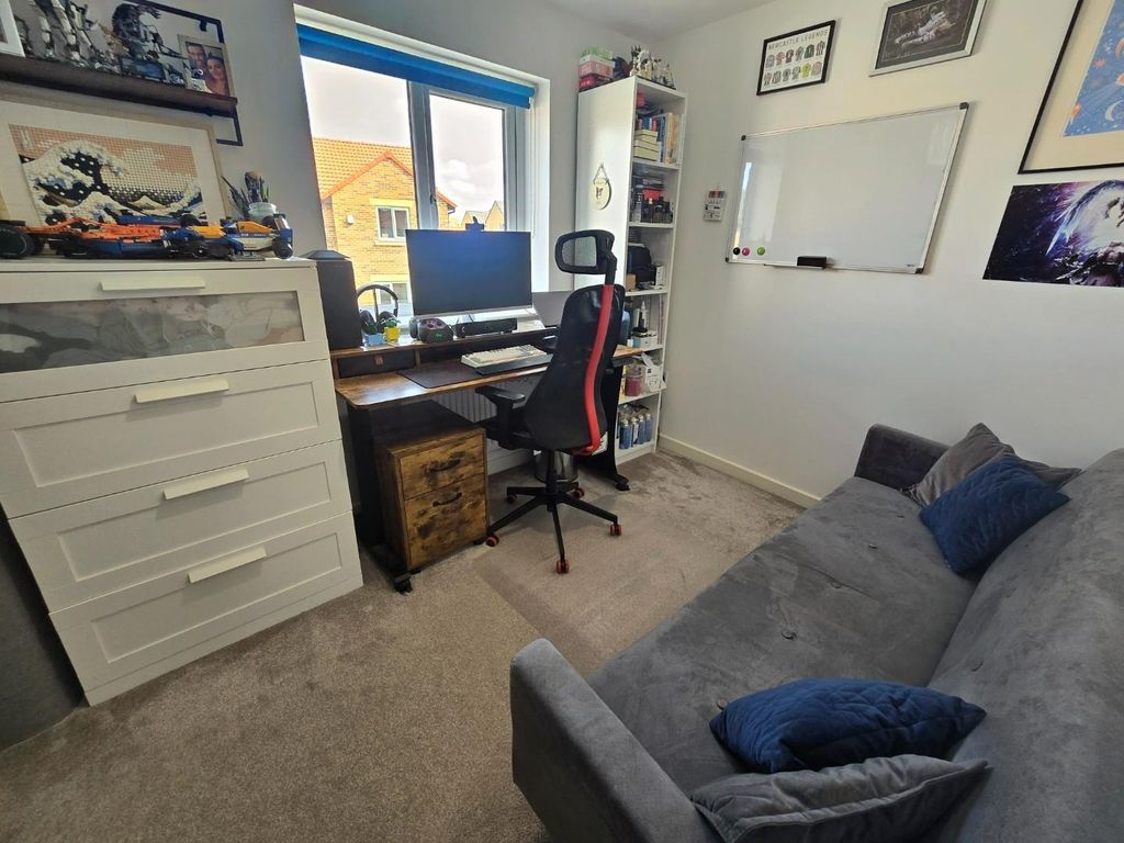 Property photo 3 of 16 Bedroom