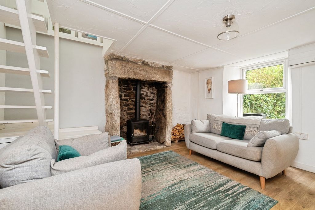 Property photo 2 of 20 Pbox-Img.Jpg