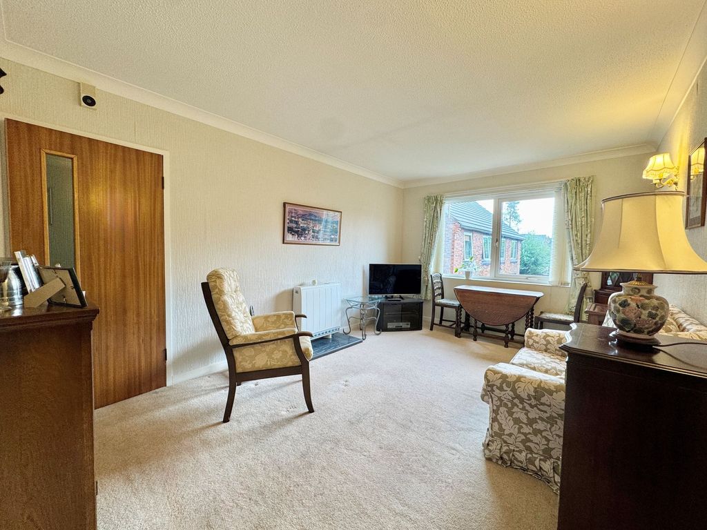 Property photo 2 of 6 Lounge
