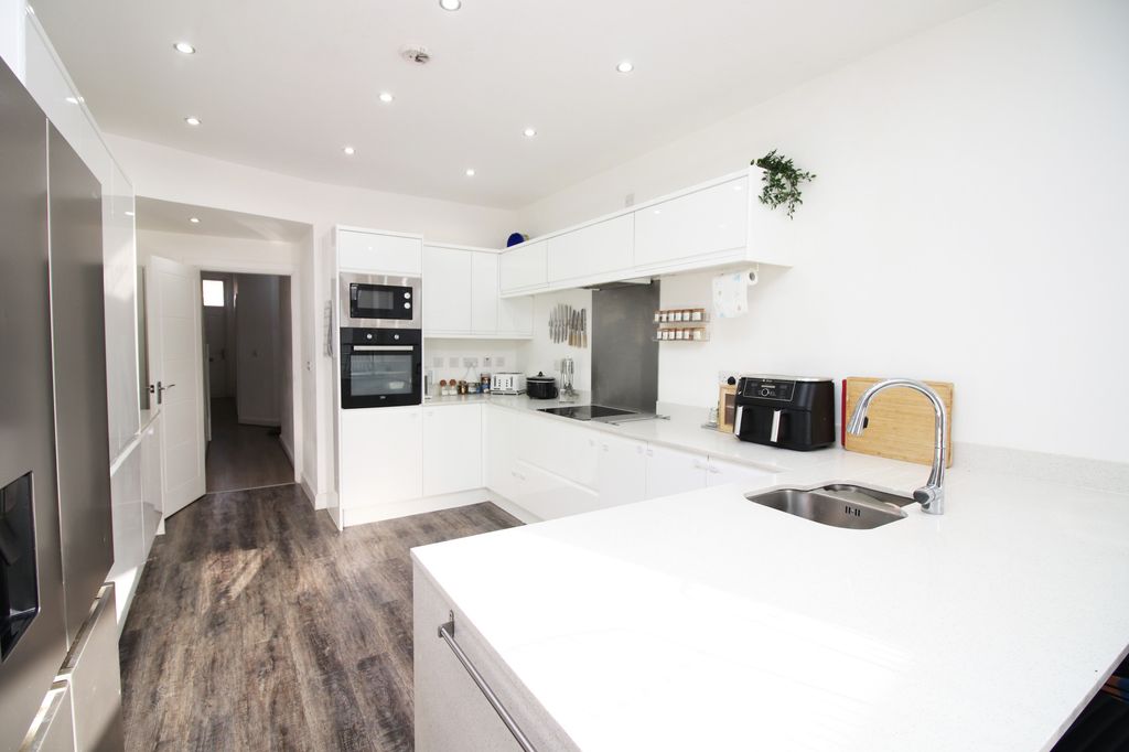 Property photo 1 of 26