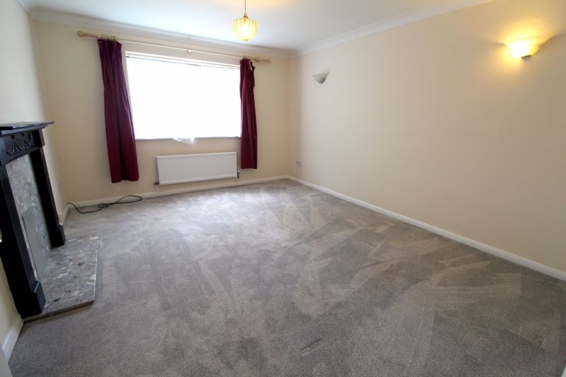 Property photo 1 of 12 Living Room