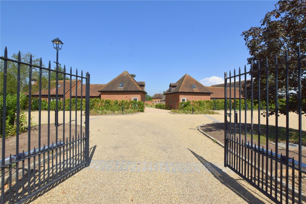 Property photo 2 of 8 Entrance