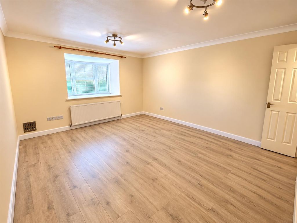 Property photo 2 of 6 Lounge.Png