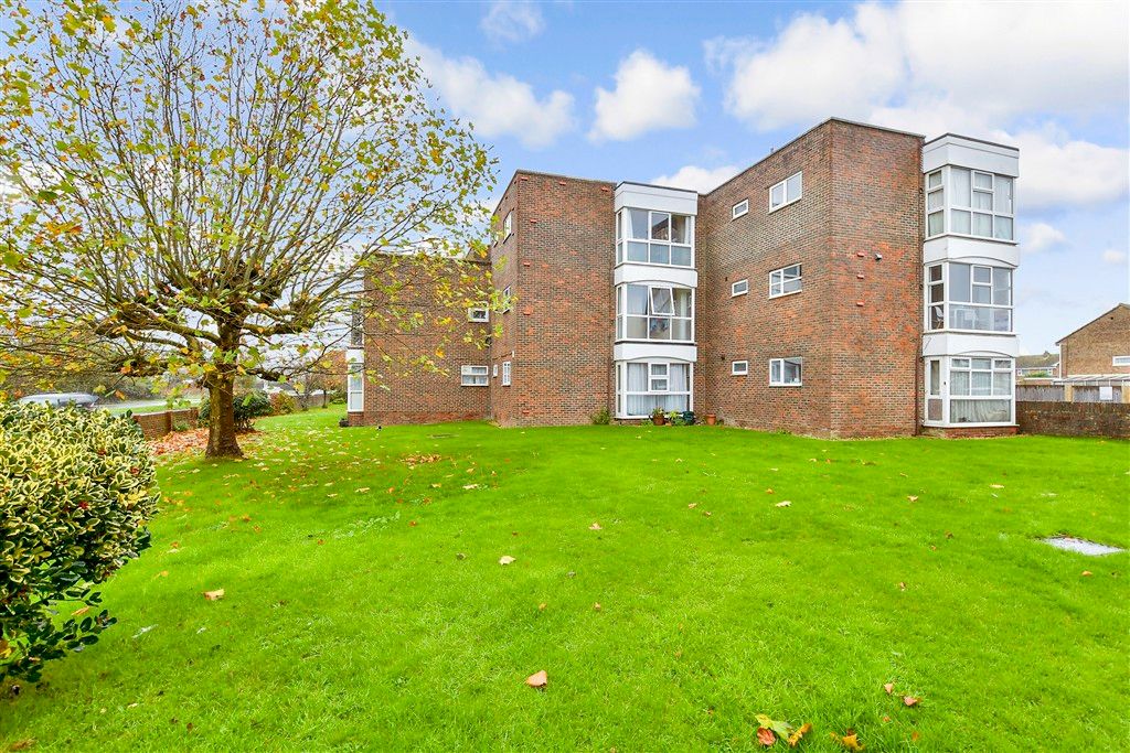 Property photo 1 of 8 Communal Gardens