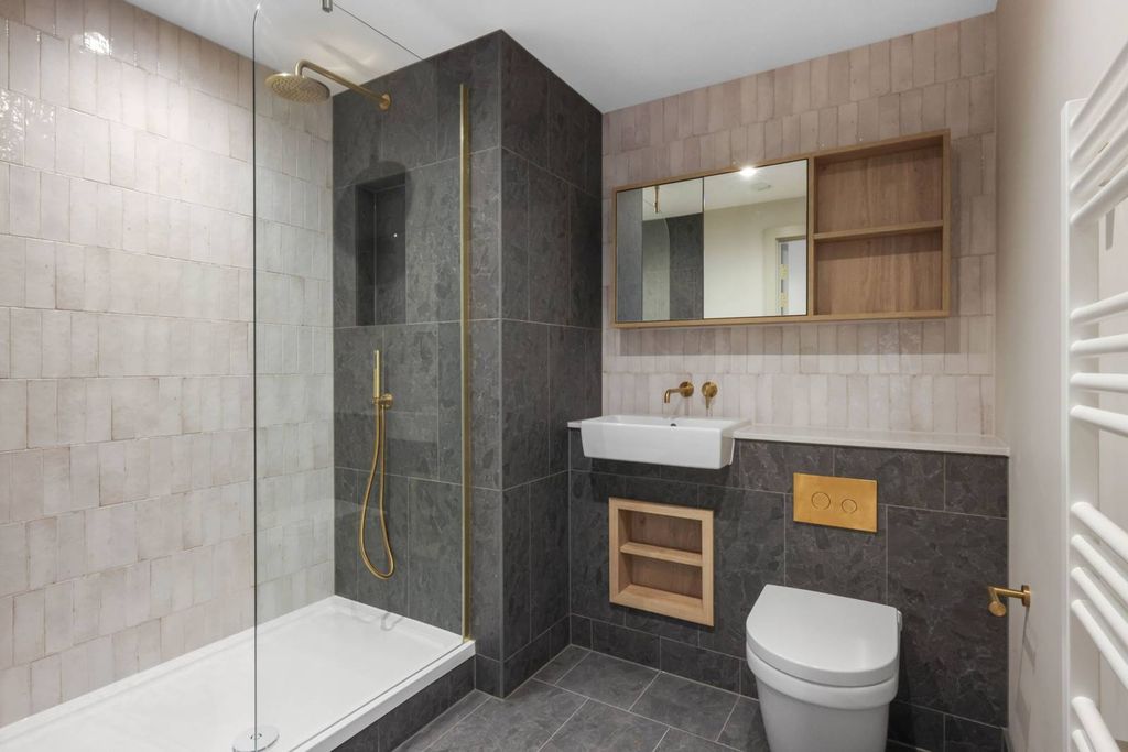 Property photo 3 of 32