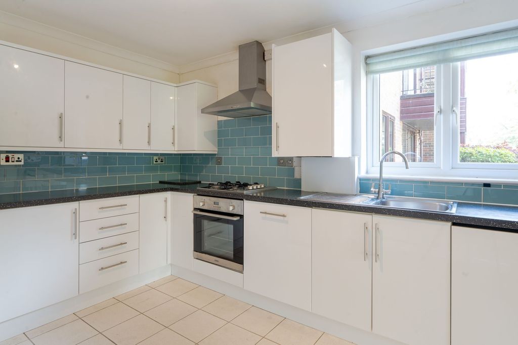 Property photo 3 of 12 Kitchen