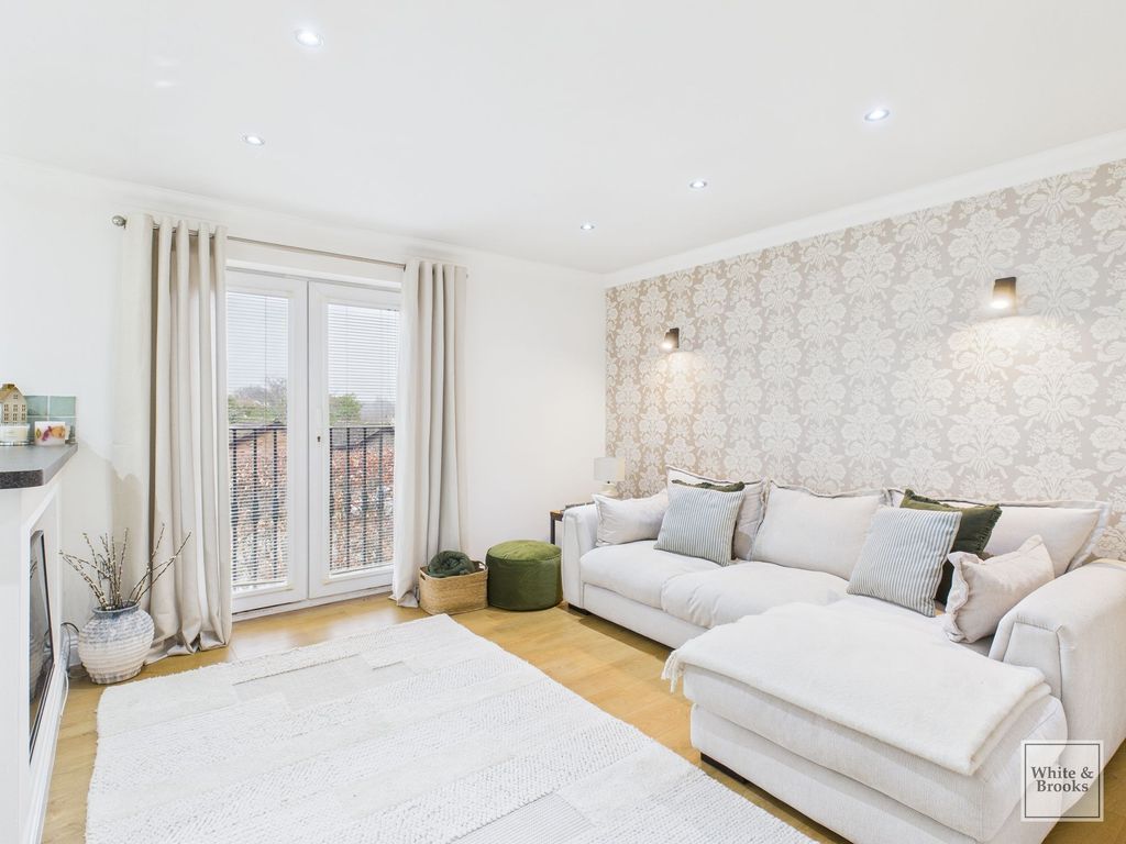 Property photo 2 of 17 Living Area