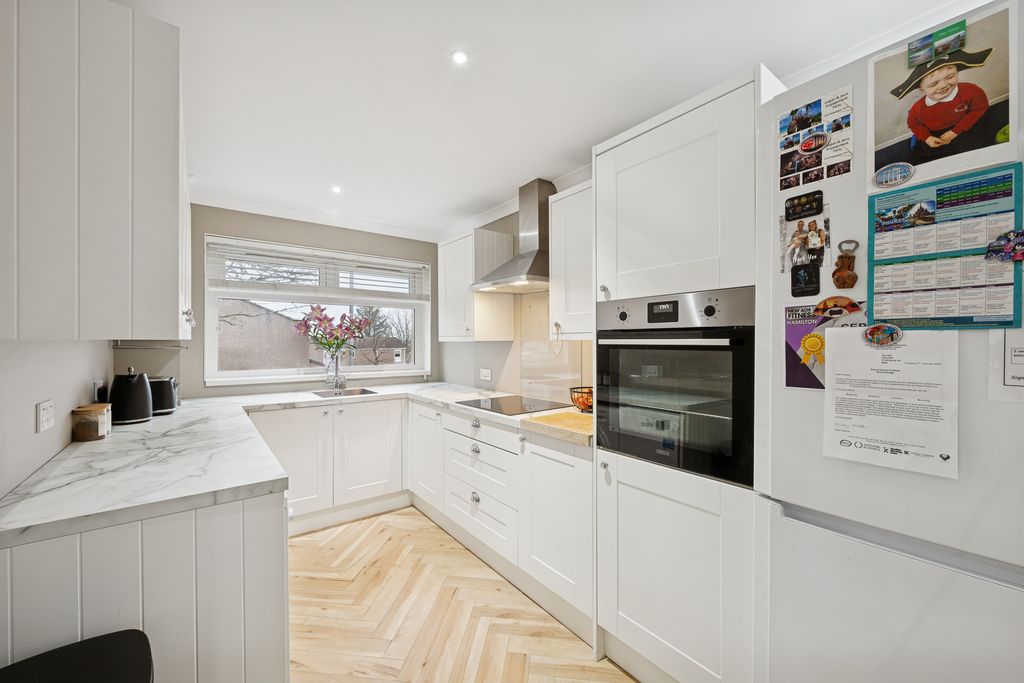 Property photo 3 of 28 Kitchen