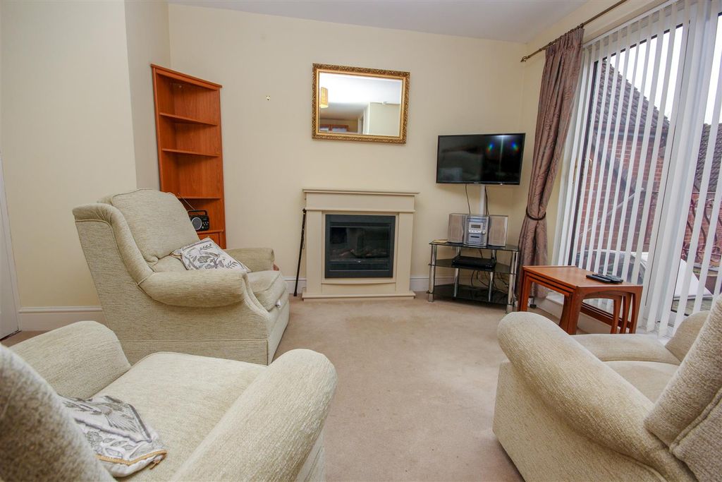 Property photo 3 of 17 Lounge..Jpg