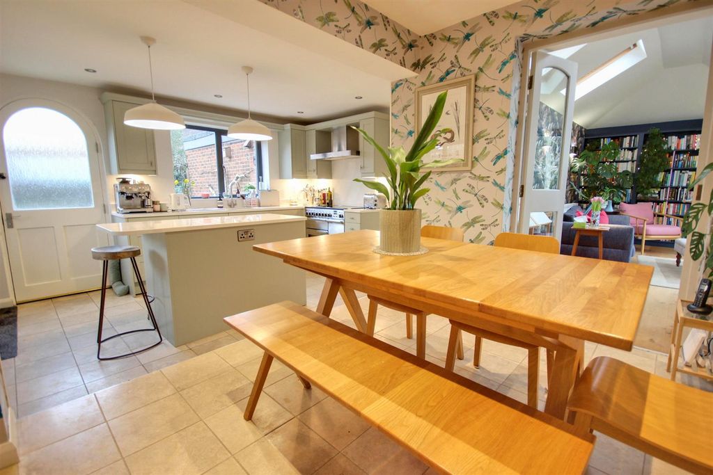 4 bed detached house for saleBishops Croft, Beverley HU17 photo 5