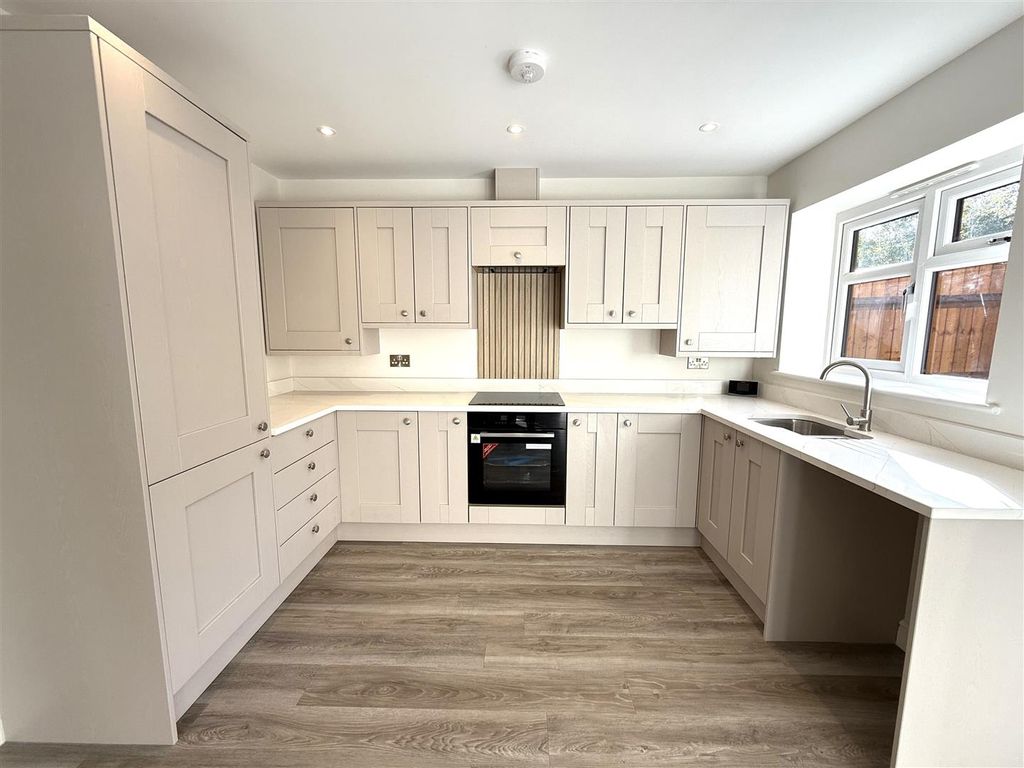 Property photo 2 of 14 98A Kit 3.Jpeg