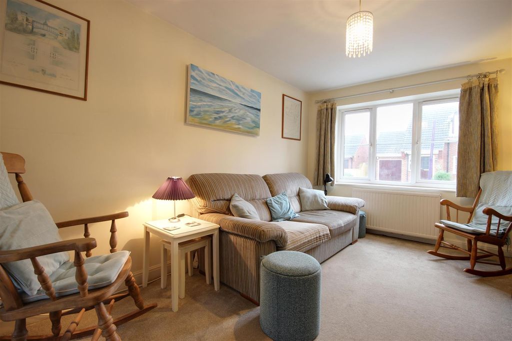 Property photo 2 of 17 Lounge