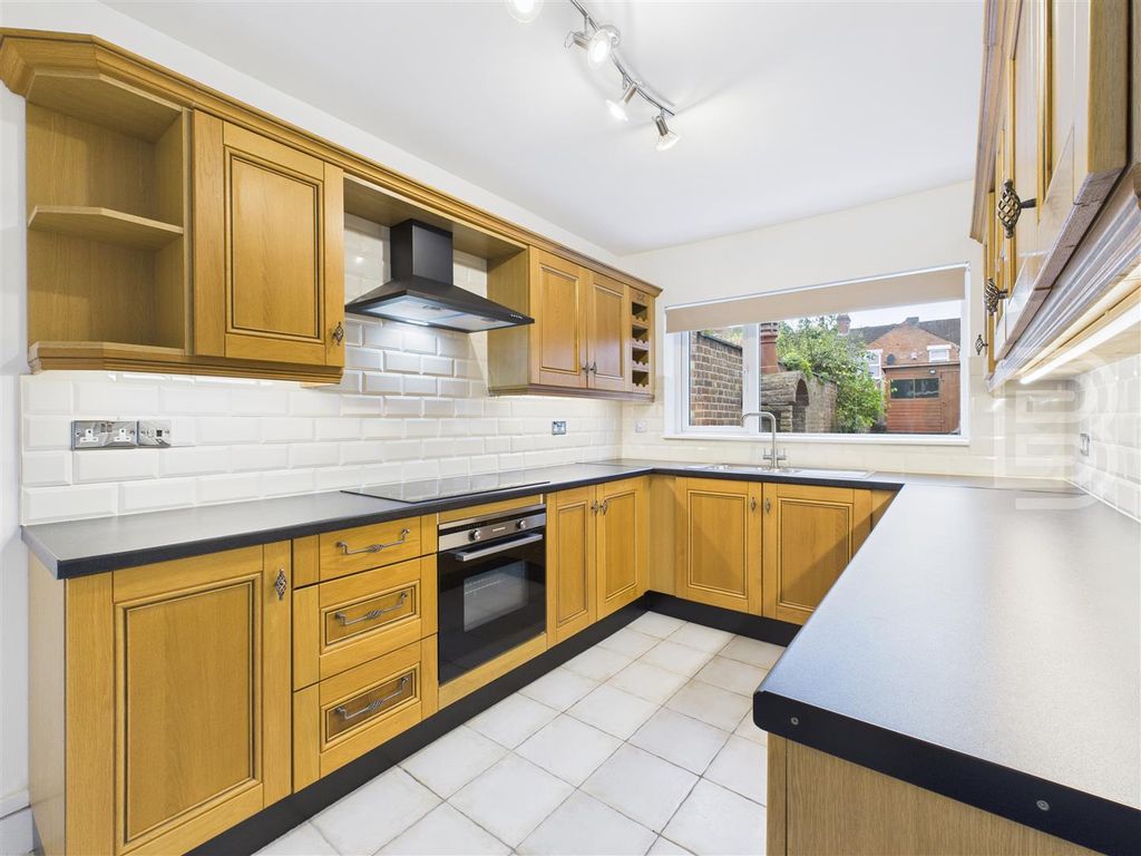 Property photo 3 of 20 Cam05587G0-Pr0058-Still009.Jpg