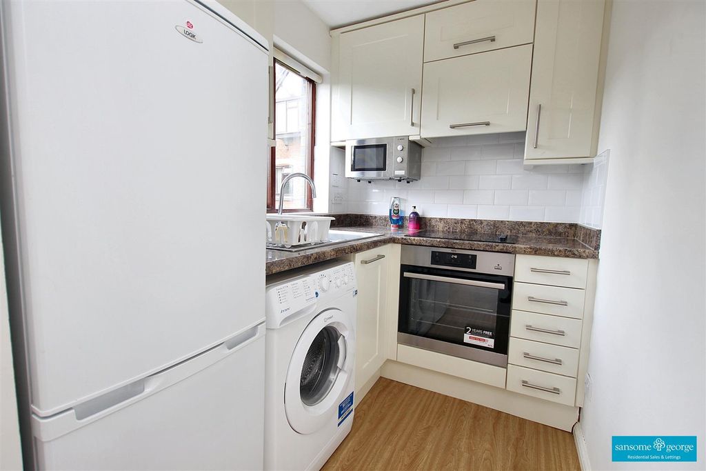 Property photo 2 of 5 Kitchen