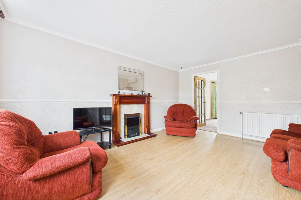 Property photo 2 of 25
