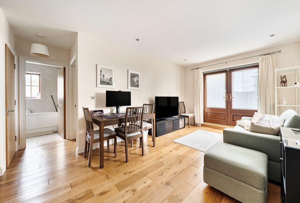 Property photo 1 of 11 1327346-12-6877d5...