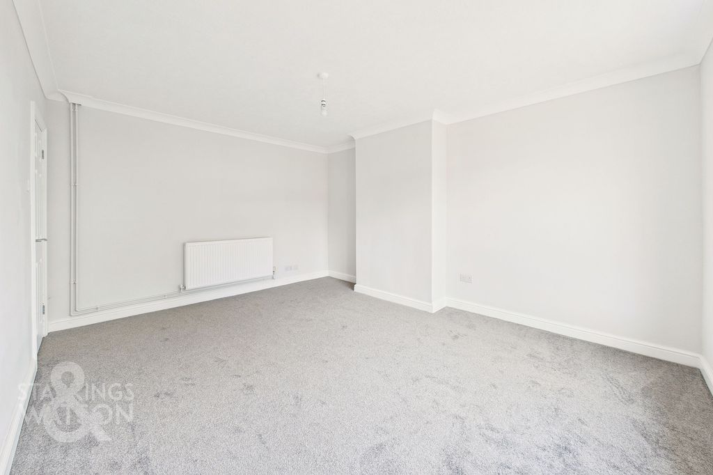 Property photo 3 of 27