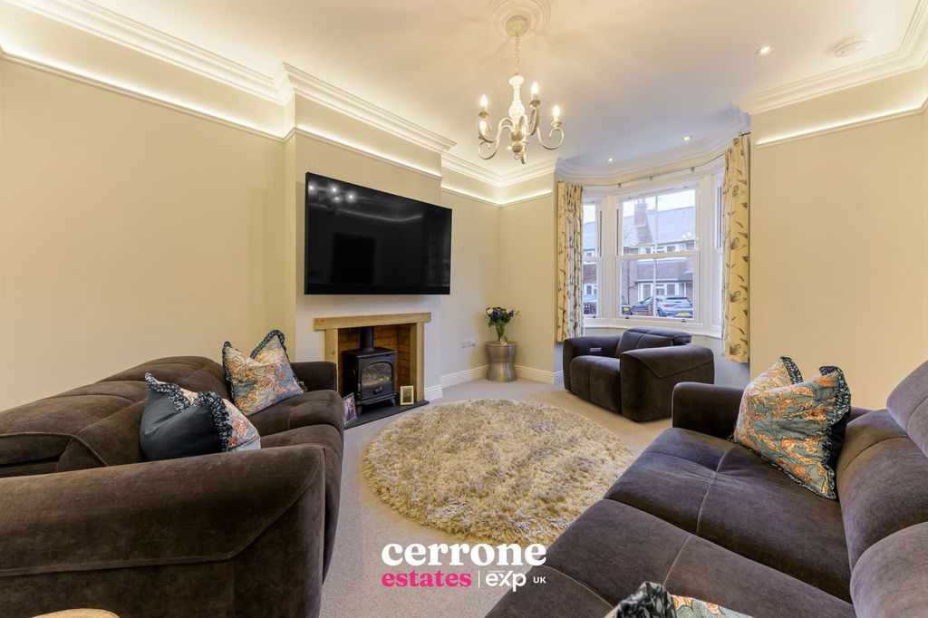 Property photo 3 of 31