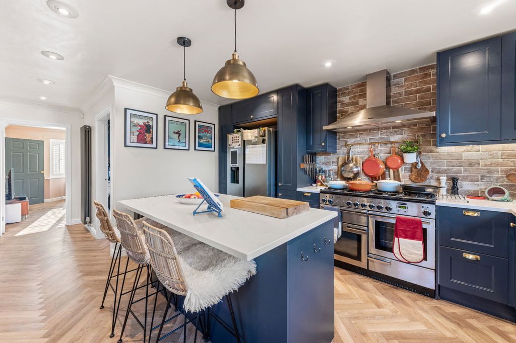 Property photo 2 of 37