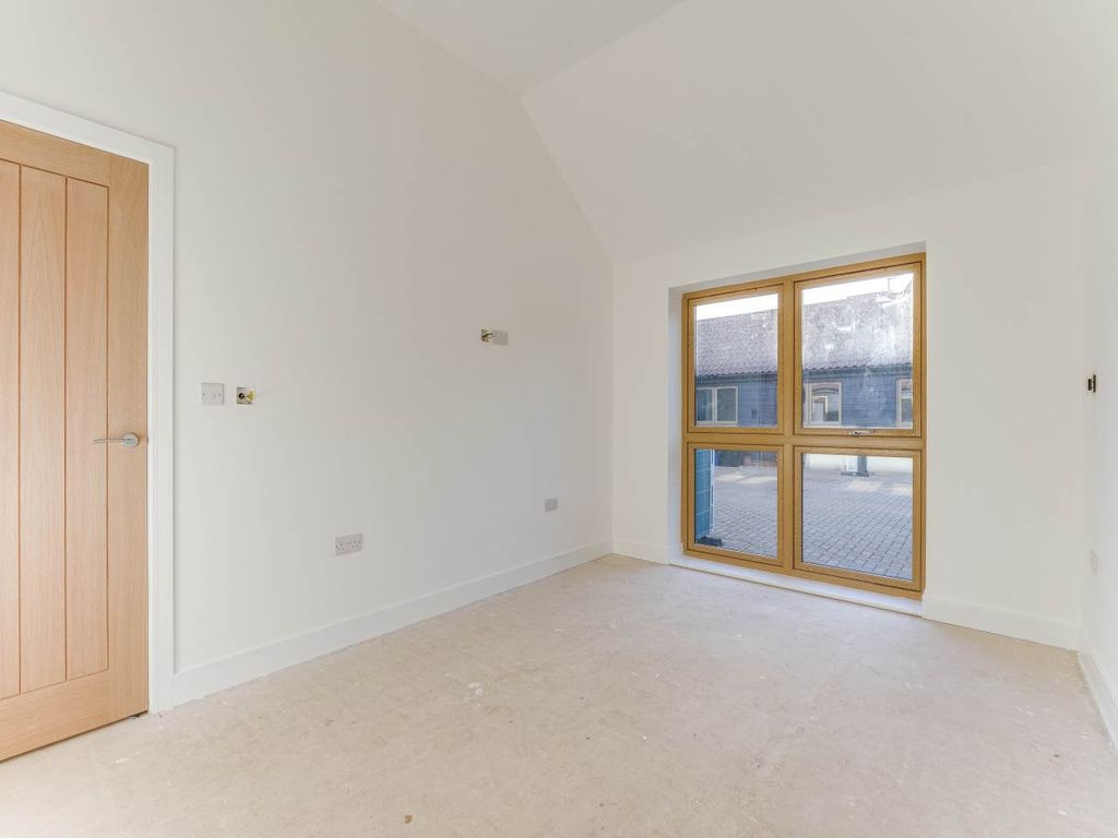 Property photo 2 of 10 Princess Charlottes Court-27