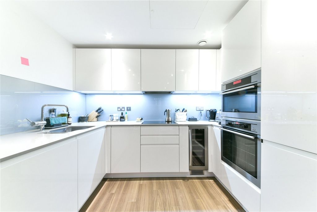 Property photo 3 of 8 Kitchen