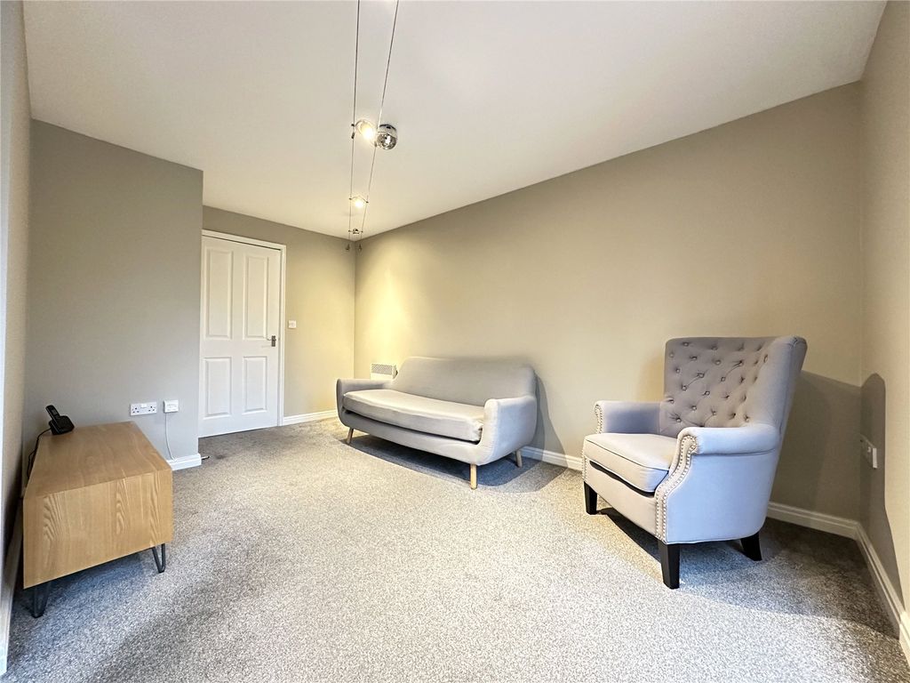 Property photo 2 of 9 Picture No. 17