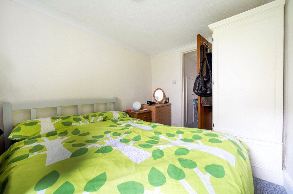 Property photo 2 of 9 Main Bedroom