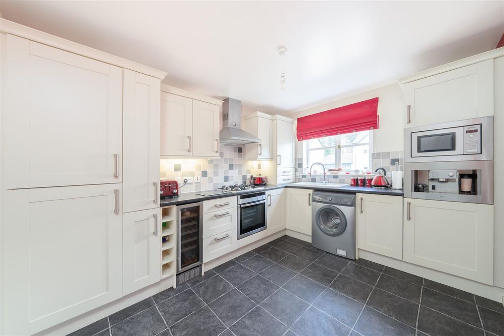 Property photo 2 of 19 85_Springwood_Rise-7.Jpg