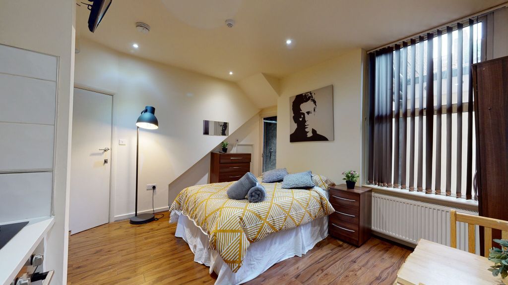Property photo 1 of 10 Bedroom